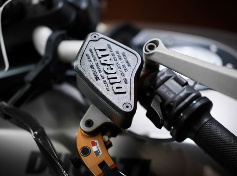 Мотоцикл Ducati Diavel Strada 1200 с пробегом 12931 км