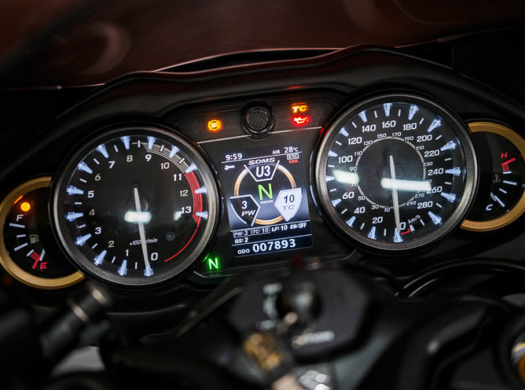 Мотоцикл Suzuki GSX1300R Hayabusa с пробегом 7893 км