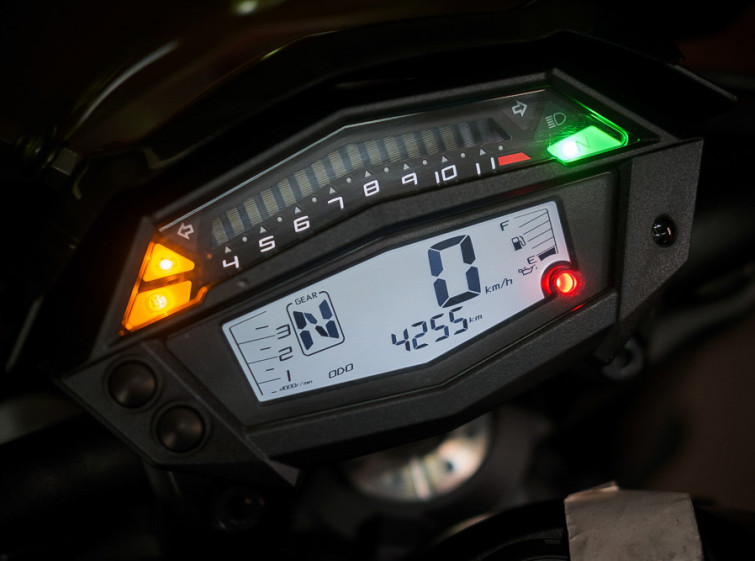 Мотоцикл Kawasaki Z1000 Состояние нового Максимальная комплектация с пробегом 4255 км