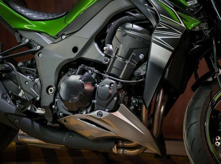 Мотоцикл Kawasaki Z1000 Состояние нового Максимальная комплектация с пробегом 4255 км