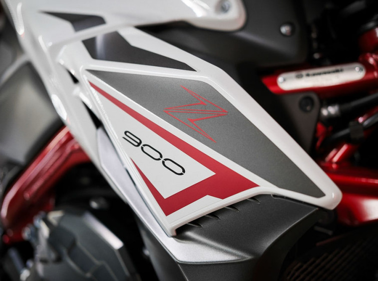 Мотоцикл Kawasaki Z900 Состояние Нового с пробегом 1418 км