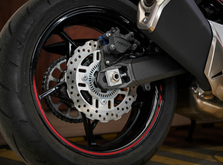 Мотоцикл Kawasaki Z900 Состояние Нового с пробегом 1418 км