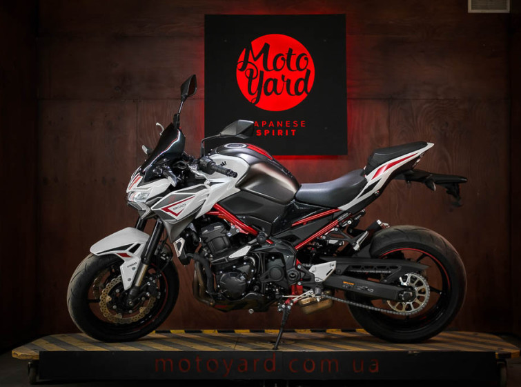 Мотоцикл Kawasaki Z900 Состояние Нового с пробегом 1418 км