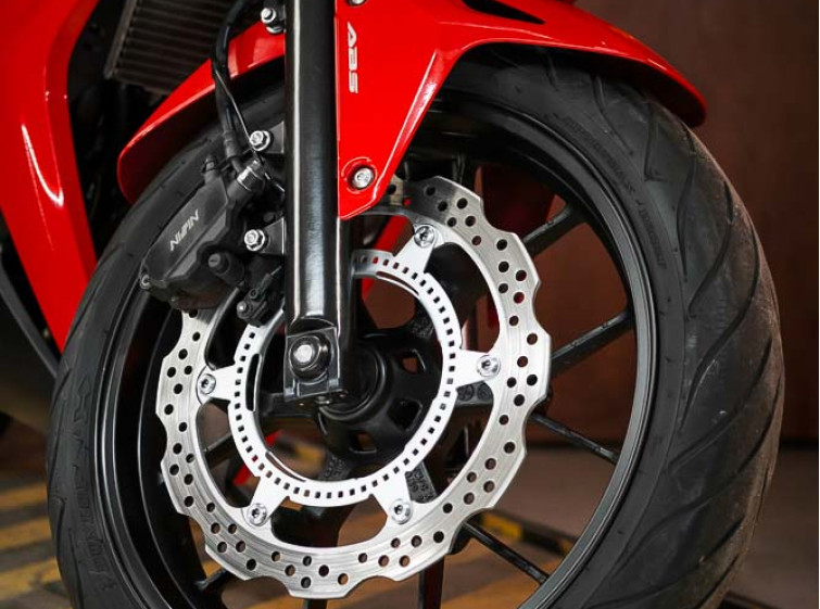 Мотоцикл Honda CBR400R ABS с пробегом 12996 км