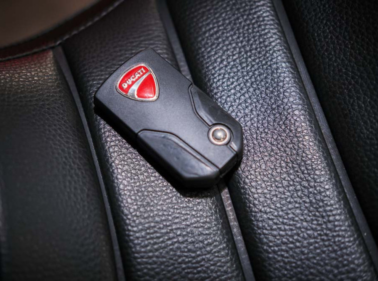 Мотоцикл Ducati Diavel с пробегом 12653 км