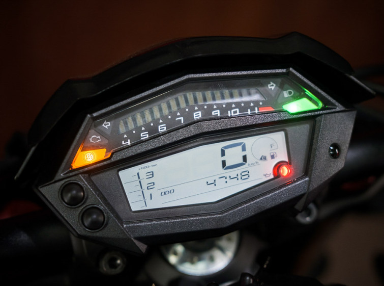 Мотоцикл Kawasaki Z1000 з пробігом 4748 км