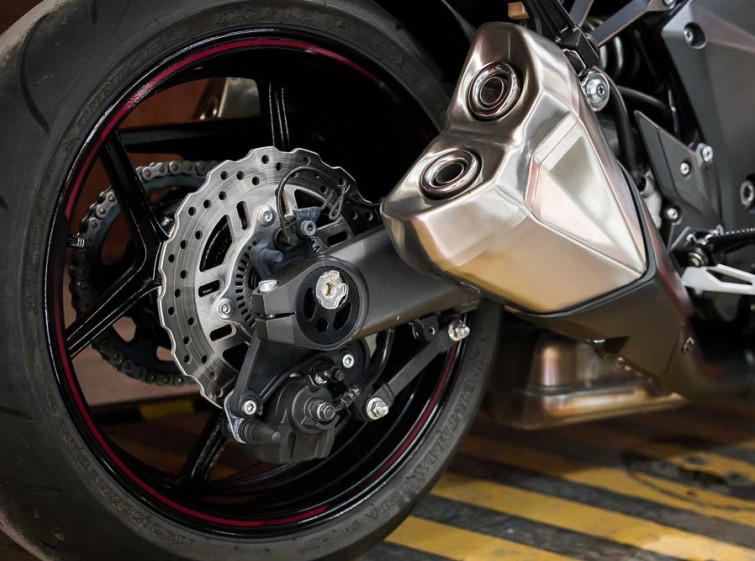 Мотоцикл Kawasaki Z1000 з пробігом 4748 км