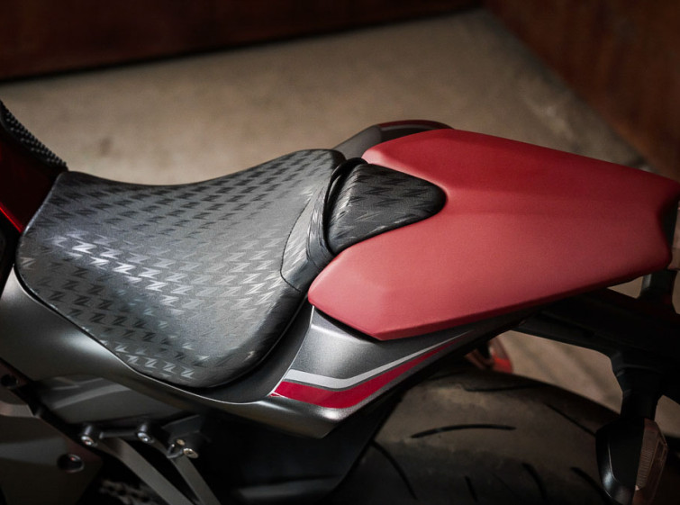 Мотоцикл Kawasaki Z1000 з пробігом 4748 км