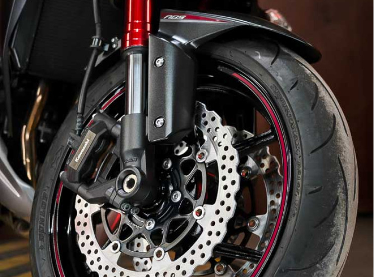 Мотоцикл Kawasaki Z1000 з пробігом 4748 км