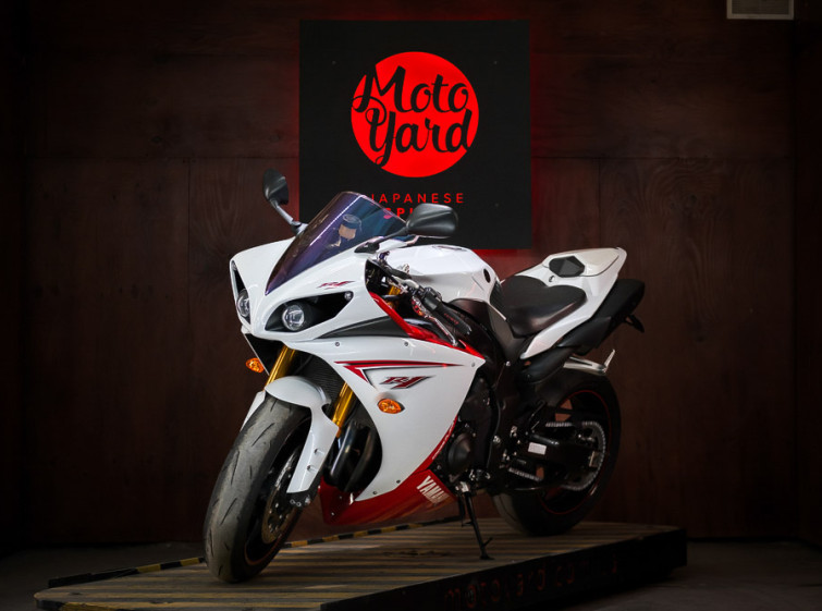 Мотоцикл Yamaha YZF-R1 с пробегом 16209 миль