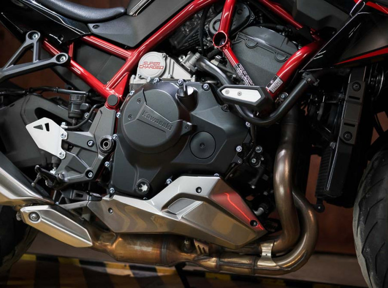 Мотоцикл Kawasaki ZH2 с пробегом 3628 км