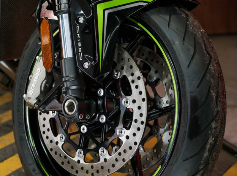 Мотоцикл Kawasaki ZH2 с пробегом 4247 км