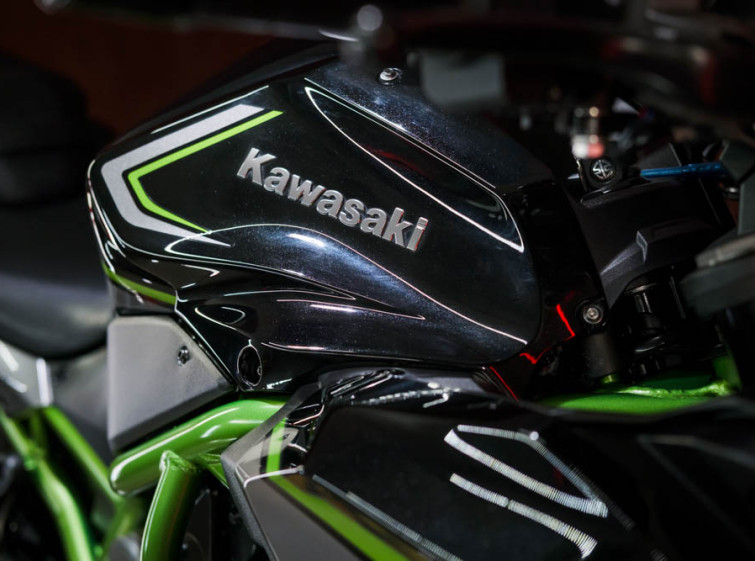 Мотоцикл Kawasaki ZH2 с пробегом 4247 км