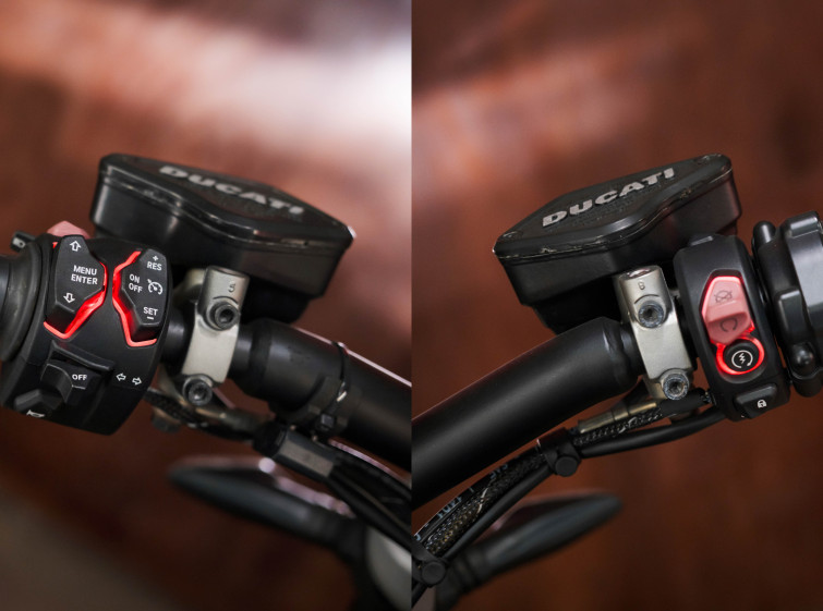 Мотоцикл Ducati X Diavel з пробігом 14989 км