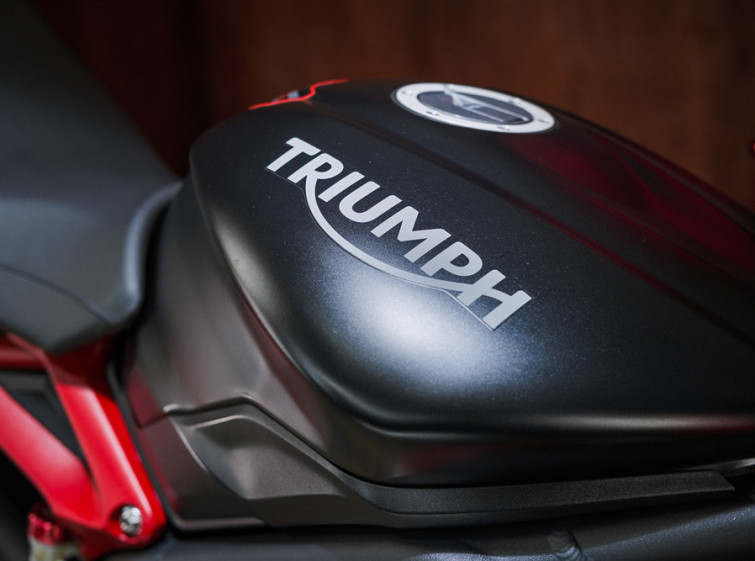 Мотоцикл Triumph Street Triple R ABS с пробегом 19143 км