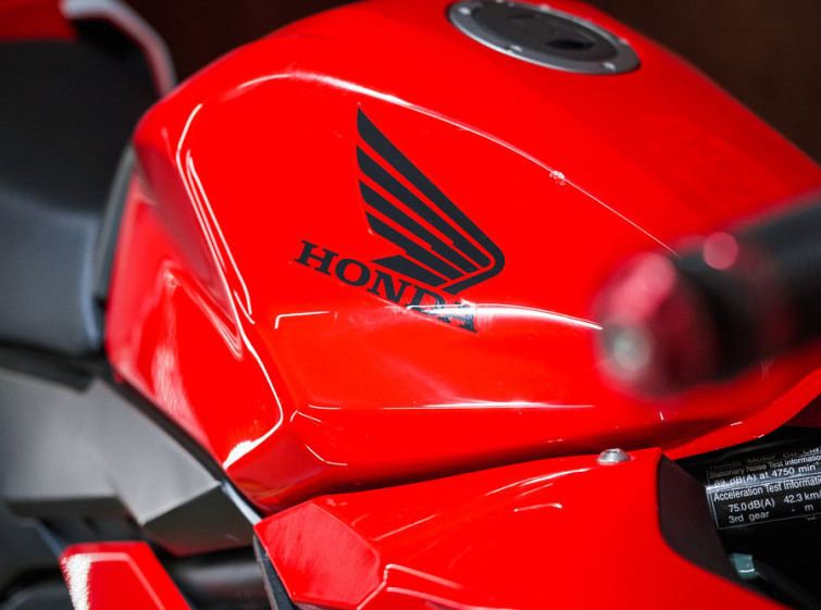 Мотоцикл Honda CBR400R ABS с пробегом 13886 км