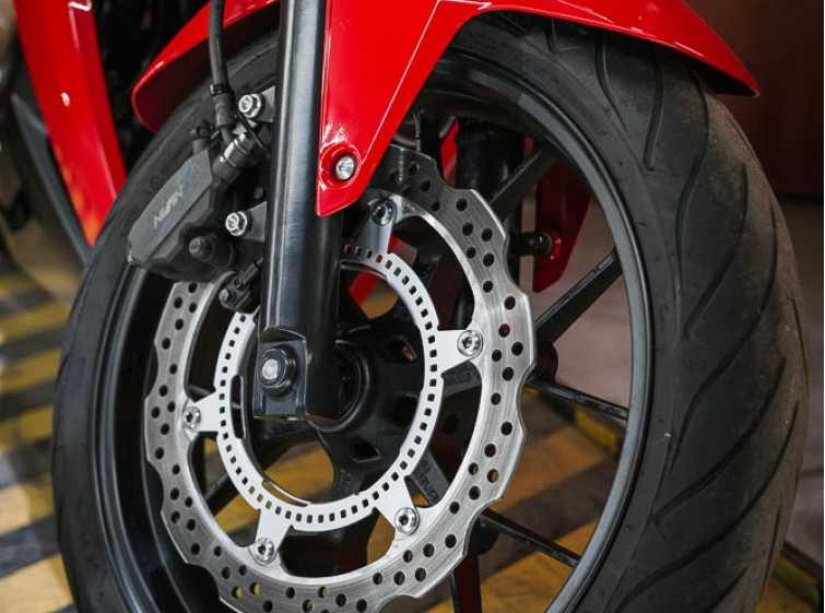 Мотоцикл Honda CBR400R ABS с пробегом 13886 км