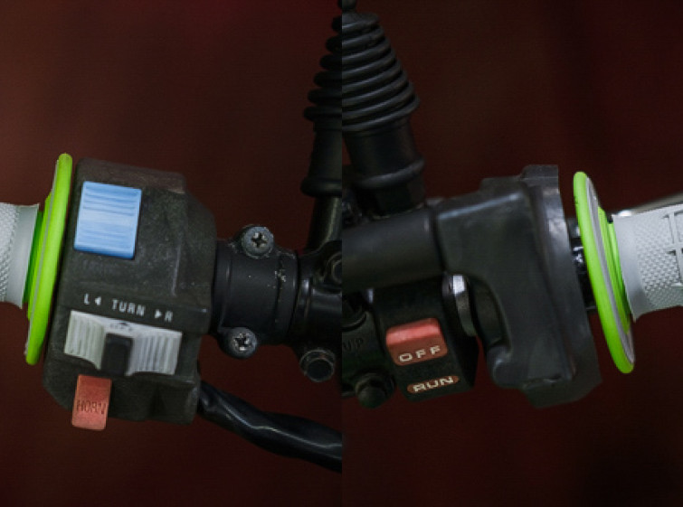 Мотоцикл Kawasaki KDX220SR з пробігом 3596 км