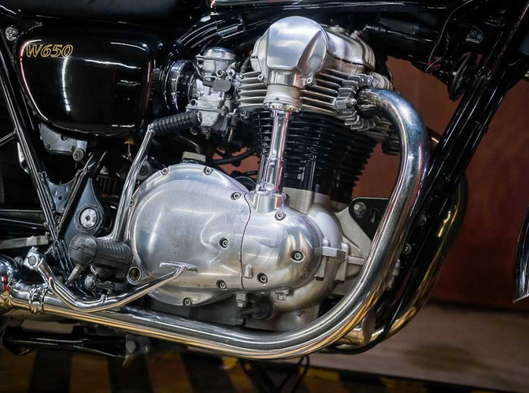 Мотоцикл Kawasaki W650 Состояние нового с пробегом 23375 км