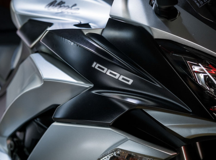 Мотоцикл Kawasaki Ninja Z1000SX ABS Traction Состояние нового с пробегом 22437 км