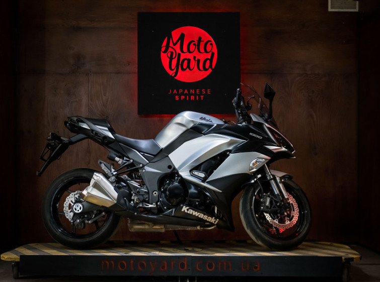 Мотоцикл Kawasaki Ninja Z1000SX ABS Traction Состояние нового с пробегом 22437 км