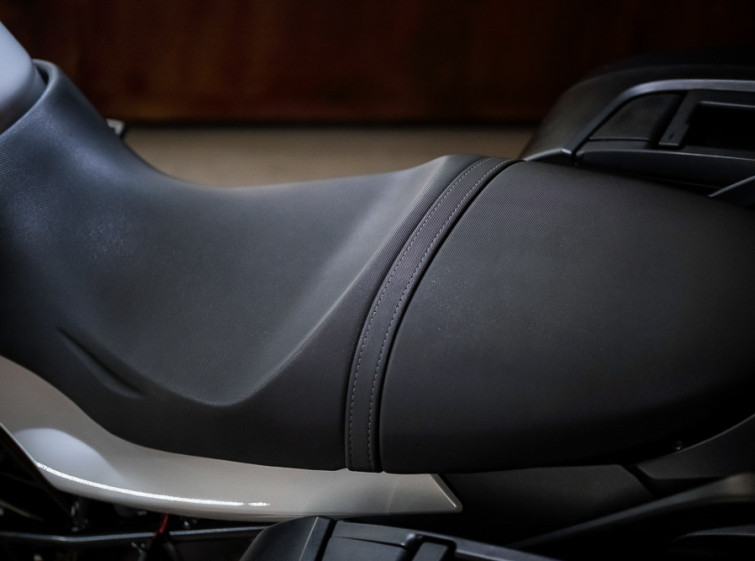 Мотоцикл BMW R1200R з пробігом 16407 км