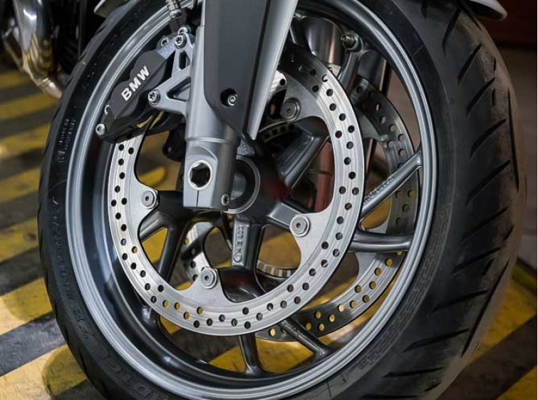 Мотоцикл BMW R1200R з пробігом 16407 км