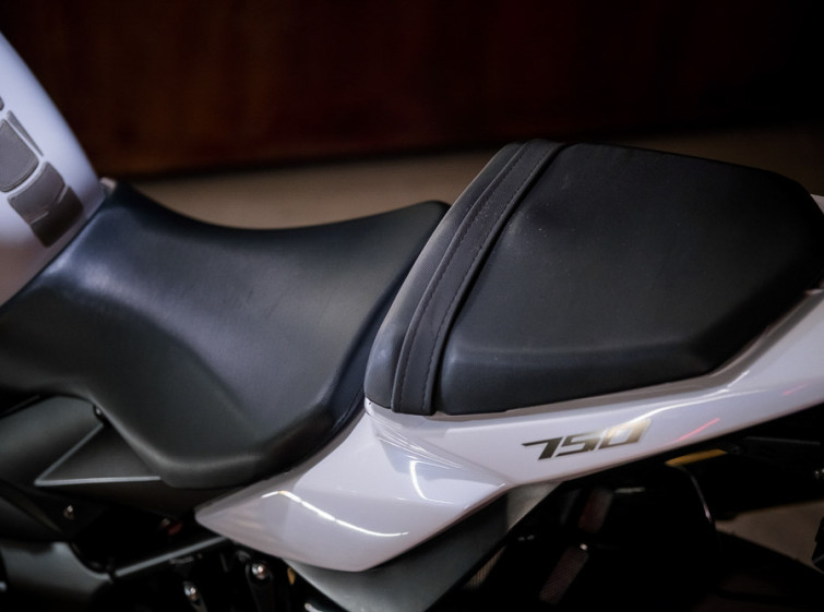Мотоцикл Suzuki GSR 750 с пробегом 17758 км