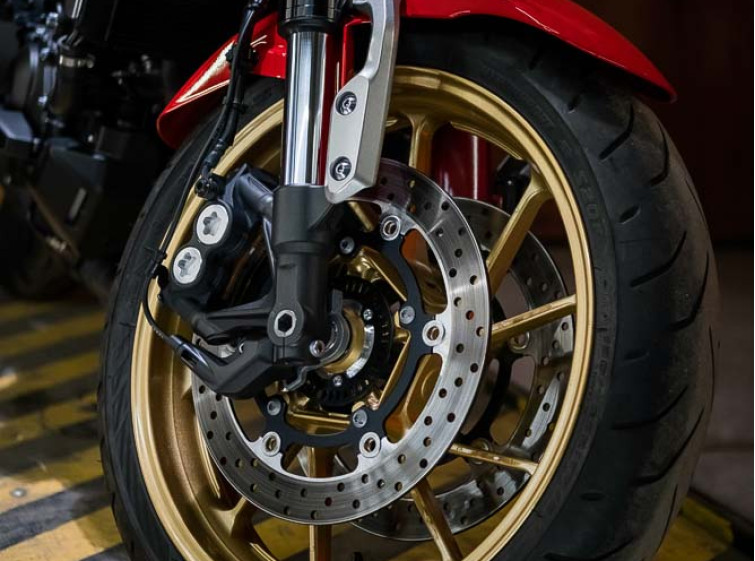 Мотоцикл Yamaha XSR900 ABS Traction Состояние нового Юбилейная версия с пробегом 3340 км