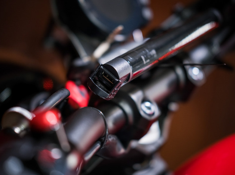 Мотоцикл Yamaha XSR900 ABS Traction Состояние нового Юбилейная версия с пробегом 3340 км