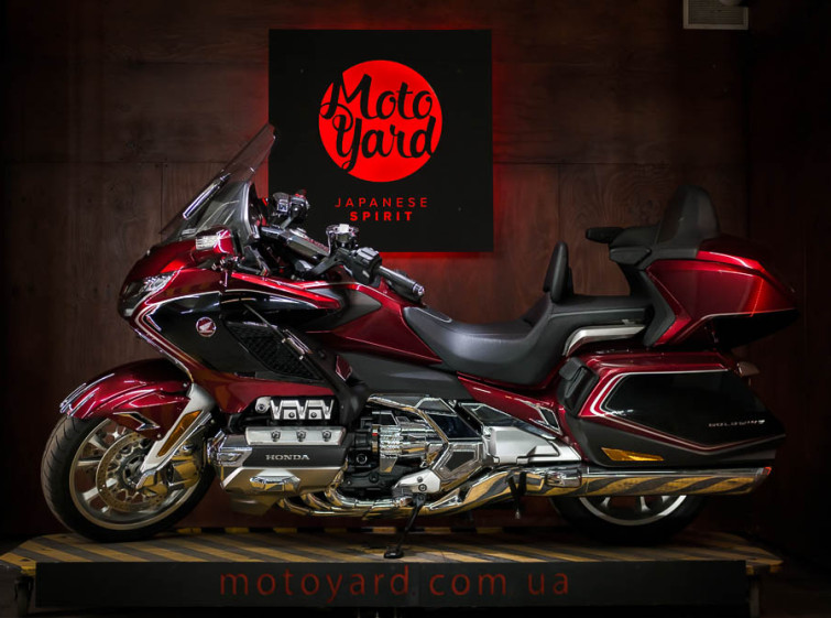 Мотоцикл Honda Gold Wing 1800 Автомат ABS AirBag Состояние нового с пробегом 7635 км