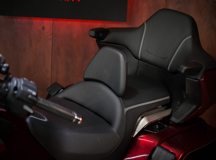 Мотоцикл Honda Gold Wing 1800 Автомат ABS AirBag Состояние нового с пробегом 7635 км