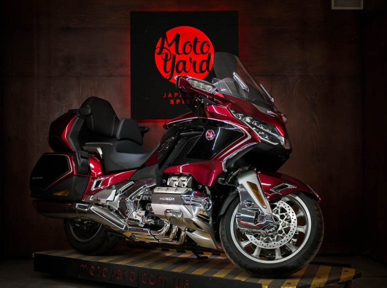 Мотоцикл Honda Gold Wing 1800 Автомат ABS AirBag Состояние нового с пробегом 7635 км