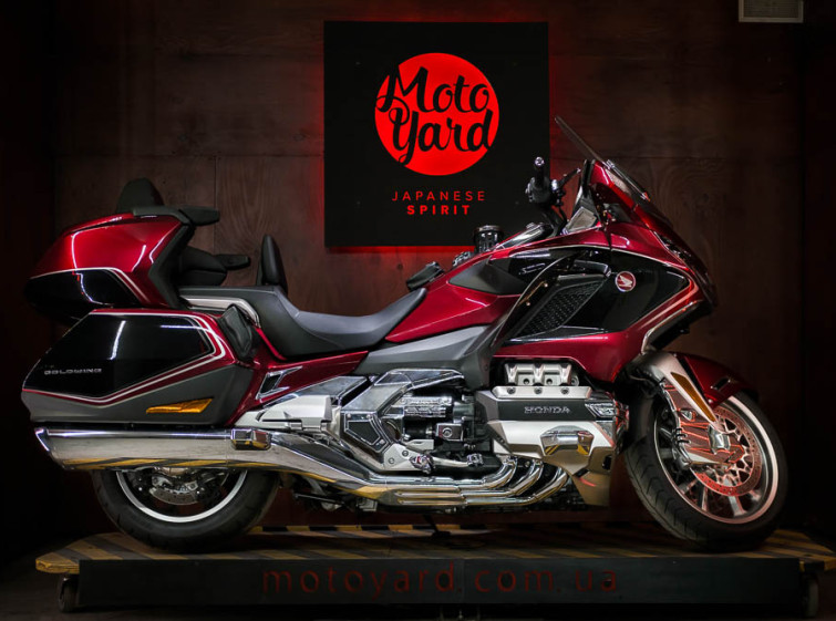 Мотоцикл Honda Gold Wing 1800 Автомат ABS AirBag Состояние нового с пробегом 7635 км