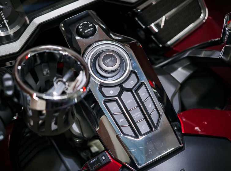 Мотоцикл Honda Gold Wing 1800 Автомат ABS AirBag Состояние нового с пробегом 7635 км