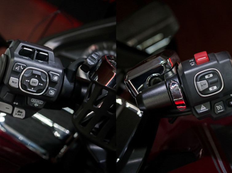 Мотоцикл Honda Gold Wing 1800 Автомат ABS AirBag Состояние нового с пробегом 7635 км