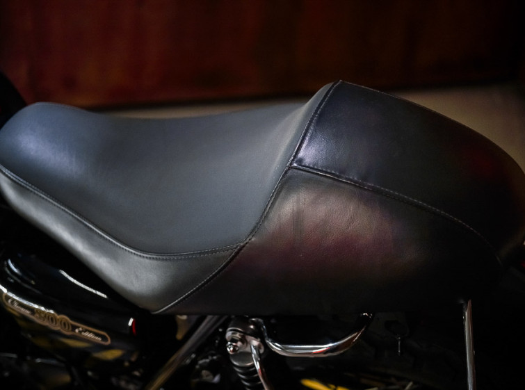 Мотоцикл Kawasaki W800 Chrome Edition Состояние нового Инжектор с пробегом 24192 км