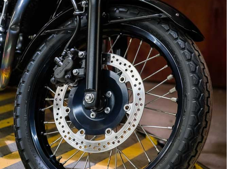 Мотоцикл Kawasaki W800 Chrome Edition Состояние нового Инжектор с пробегом 24192 км