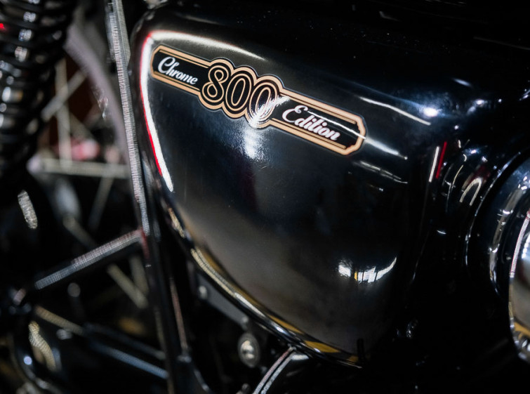 Мотоцикл Kawasaki W800 Chrome Edition Состояние нового Инжектор с пробегом 24192 км