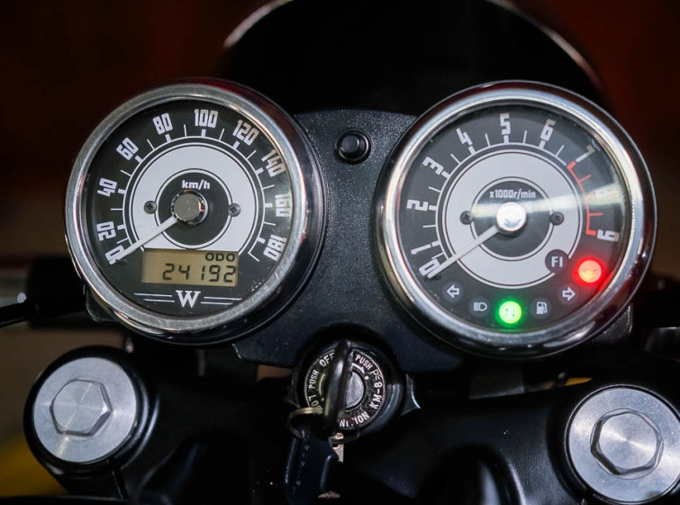 Мотоцикл Kawasaki W800 Chrome Edition Состояние нового Инжектор с пробегом 24192 км