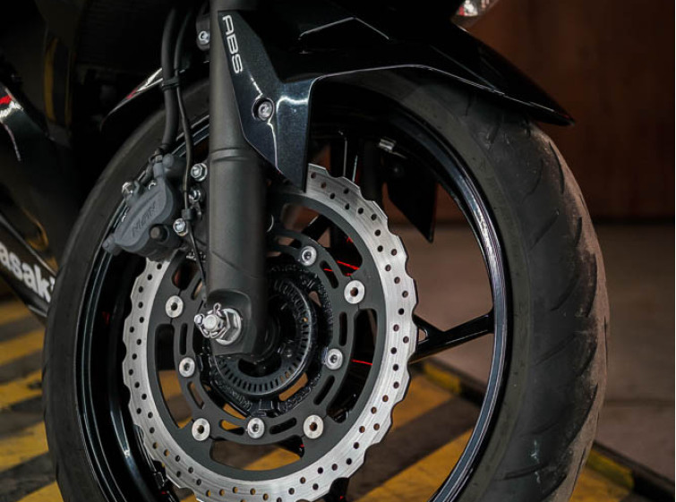 Мотоцикл Kawasaki Ninja 400 ABS с пробегом 11367 км