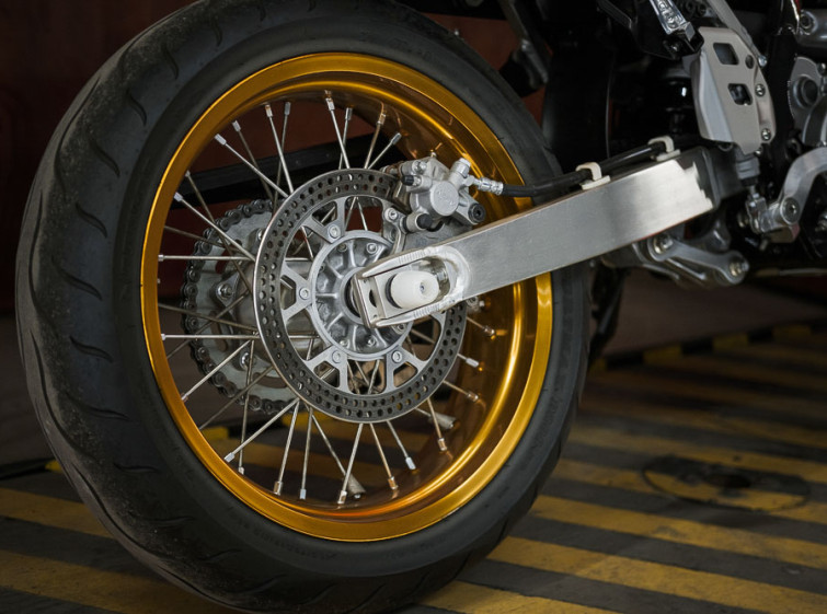 Мотоцикл Suzuki DR-Z400SM с пробегом 955 км