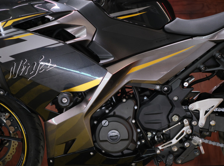 Мотоцикл Kawasaki Ninja 400 з пробігом 5305 км