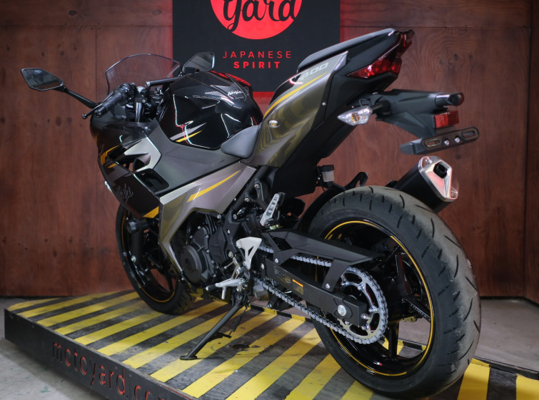 Мотоцикл Kawasaki Ninja 400 з пробігом 5305 км