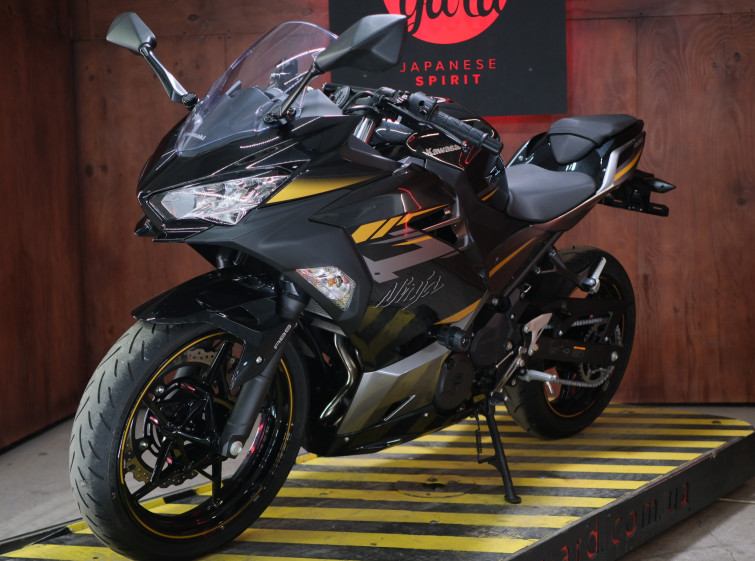 Мотоцикл Kawasaki Ninja 400 з пробігом 5305 км
