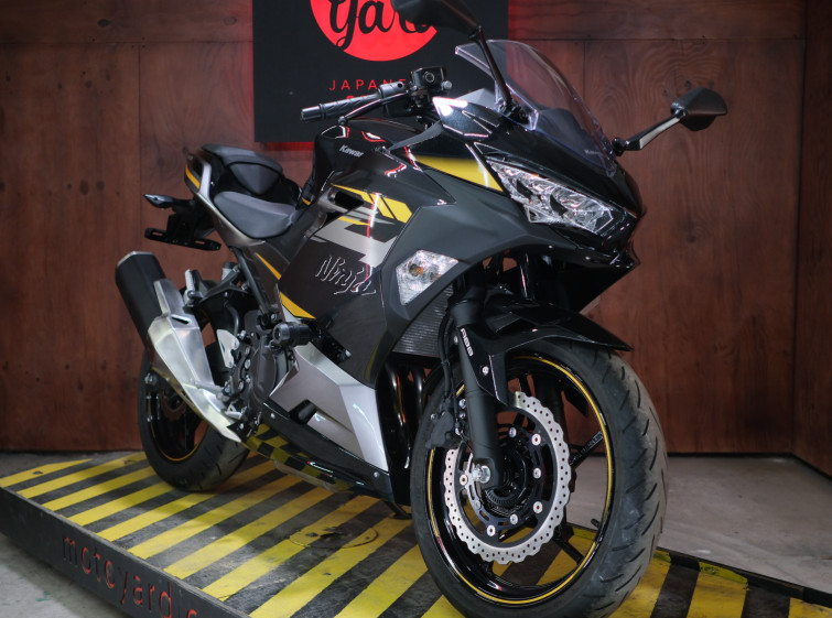 Мотоцикл Kawasaki Ninja 400 з пробігом 5305 км