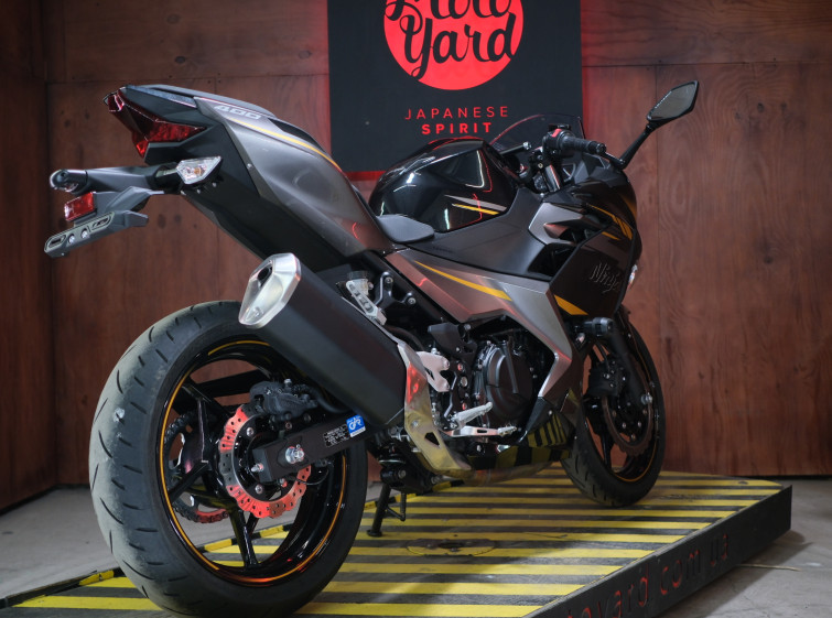 Мотоцикл Kawasaki Ninja 400 з пробігом 5305 км