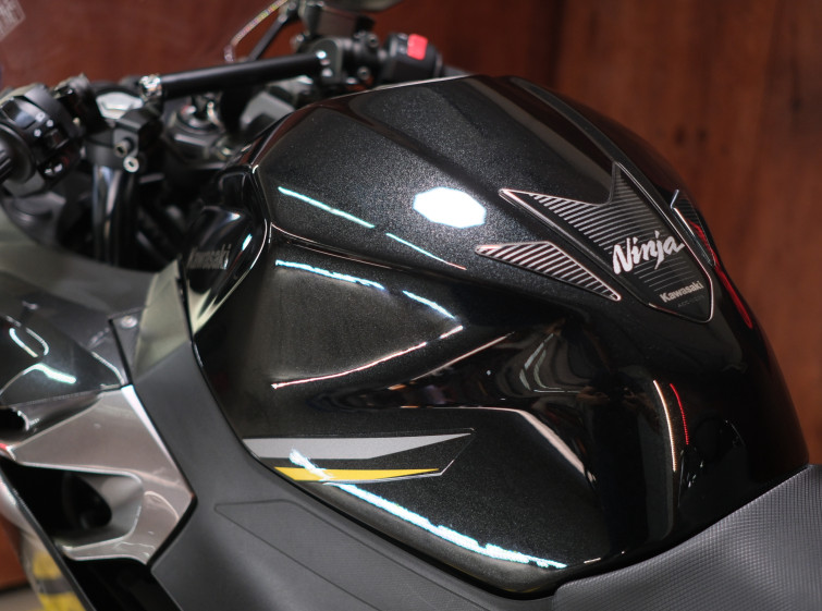 Мотоцикл Kawasaki Ninja 400 з пробігом 5305 км