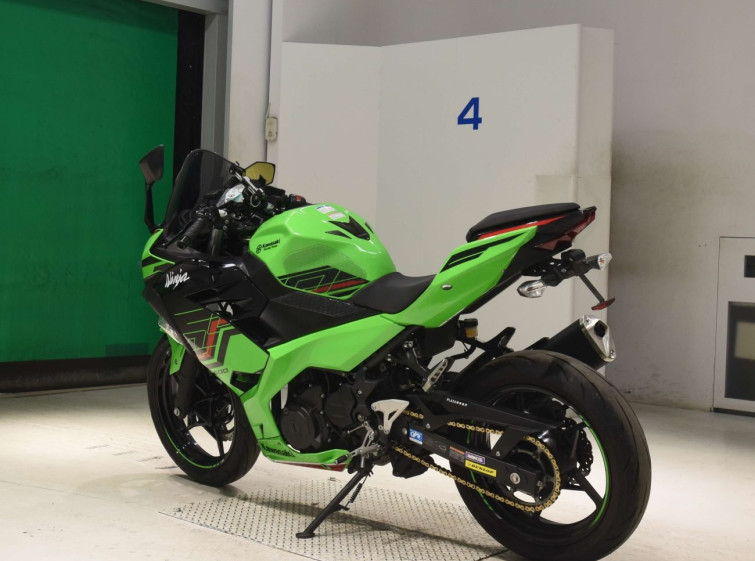 Мотоцикл Kawasaki NINJA400 з пробігом 17564 km з пробігом 17564 km