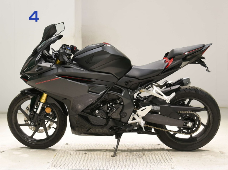 Мотоцикл Honda CBR250RR с пробегом 423 km с пробегом 423 km